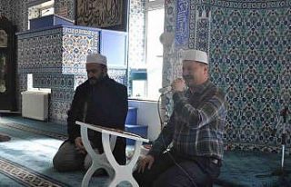 Ezan yarışmasında birinci olan imam güzel sesiyle...