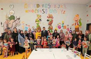 Fadıloğlu, minik öğrencilere masal okudu