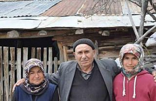 Fedakar baba: İşitme engelli kızlarına gözü...