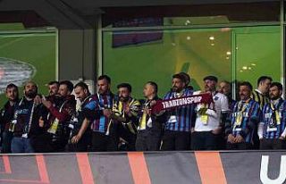 Fenerbahçeli Elif’i enkazdan kurtaran ekip Fenerbahçe...