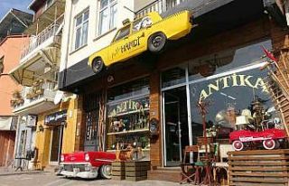 Fiyatlara kızdı, ortadan kestiği efsane otomobili...