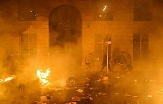 Fransa’da emeklilik reformu protestolarında 310...