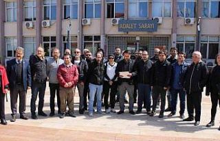 Gazeteciler adliye önündeki saldırıyı kınadı