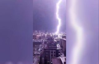 Gaziantep’te şimşekler geceyi aydınlattı