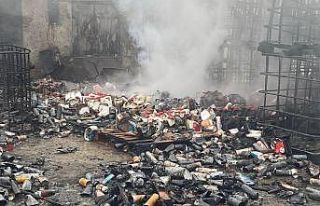 Gebze’deki temizlik malzemesi deposunda çıkan...