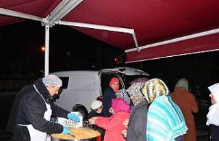 Gediz depreminin yıl dönümünde helva ikramı