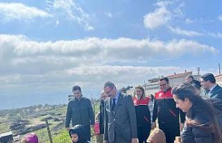 Geleceğe nefes olacak fidanlar minik ellerle toprakla...