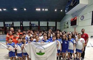 Genç kulaçlar yüzme sporunun geleceğine ışık...