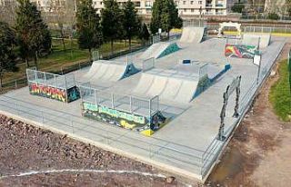 Gençlerin heyecanla beklediği kaykay pisti tamamlandı