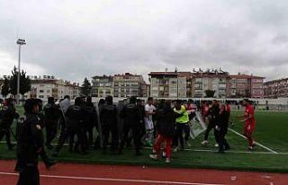 Gergin geçen maçın galibi Tefenni Belediyespor...