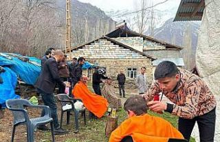 Gönüllü öğrenciler köy çocuklarını ücretsiz...