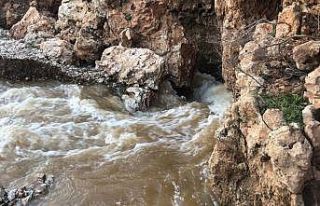 Gözlerine inanamadı, binlerce yıllık derenin suyu...