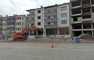 Gürün’de deprem sonrası hasar gören binaların...