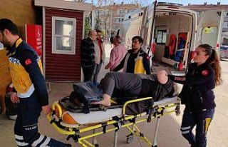 Hafif ticari araç ile otomobil çarpıştı: 2 yaralı