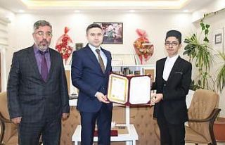 Hafızlar belgelerini Kaymakam Zeyrek’den aldılar