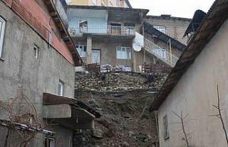 Hakkari’de heyelan nedeniyle 3 ev tahliye edildi