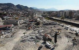 Hatay’da enkazdan milyonluk ürünleri kurtarma...
