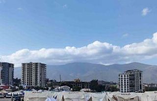 Hatay’da fırtına çadırları yıktı