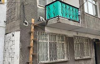 Hayvansever kadın yaptırdığı ahşap merdivenle...