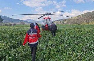 Helikopter tarlaya indi, doktorlar 2 saat mücadele...