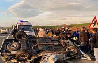 Hurdaya dönen aracın altından sağ çıktı