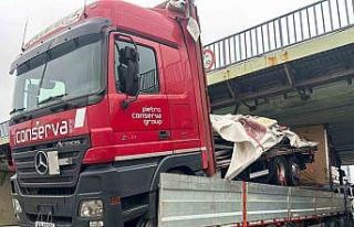 İçmeler Köprüsü’nde tır yüklü tır sıkıştı
