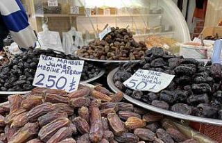 İftar sofralarının vazgeçilmezi hurma her kesime...