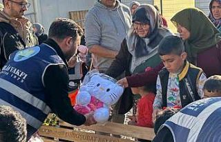 İhlas Vakfı depremin çocuklarının yüzünü güldürdü