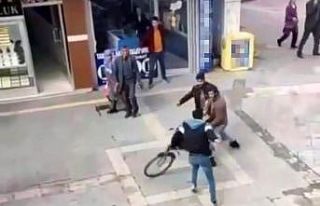 İki grup arasında çıkan kavgada bisiklet sayesinde...