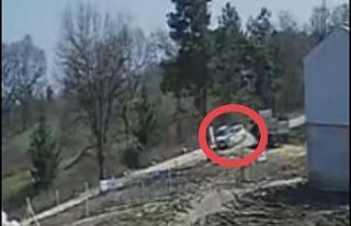 İki otomobil böyle çarpışıp takla attılar