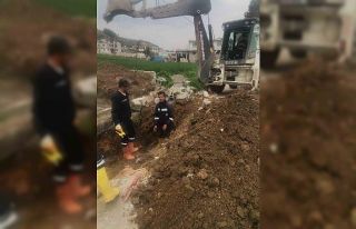 İl Özel İdaresi’ne bağlı ekipler deprem bölgesindeki...