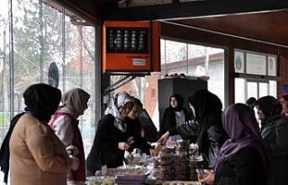 İlim Hikmet Vakfı, depremzedeleri Hayır Çarşısı’nda...