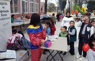İlkokulda depremzedeler yararına hayır çarşısı