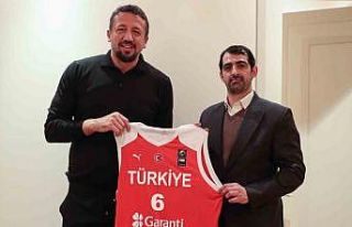 İran Basketbol Federasyonu Başkanı Daveri’den,...