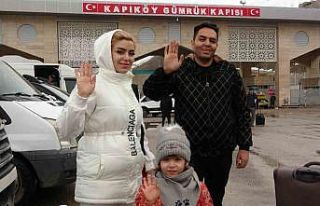 İranlı turistler Nevruz için Van’a akın etmeye...