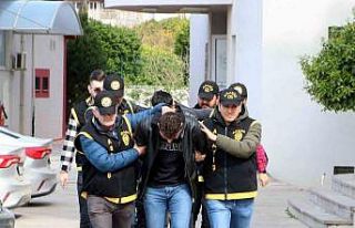 İş arayan iki arkadaşı darp edip, 91 bin liralarını...