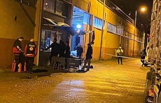 İş yerinde ailesini rehin aldı, üzerine benzin...