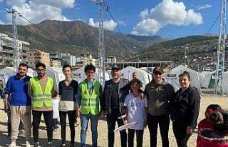 İskenderun’da depremzede çocuklar maket uçak...