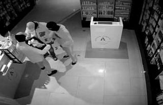 İstanbul’da 3 ayrı iş yerini soyan ve 1 otomobil...