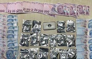 İstanbul’da akıl almaz uyuşturucu zulası: Koltuğun...