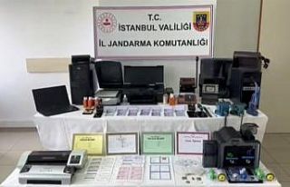 İstanbul’da sahte kimlik ve sürücü belgesi düzenleyen...