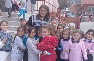 İzmir polisi öğrencilerle buluştu