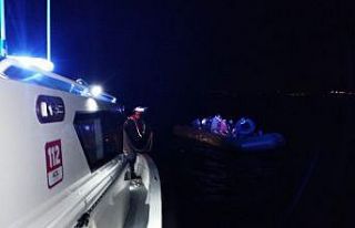 İzmir’de 101 göçmen kurtarıldı, 20 göçmen...