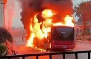 İzmir’de belediye otobüsü alevlere teslim oldu