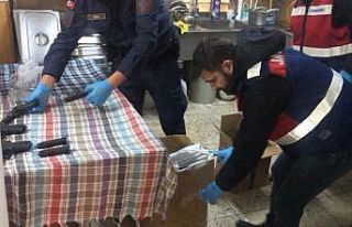 İzmir’de jandarmadan silah deposuna baskın