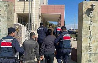 İzmir’de okula dadanan hırsızlar jandarmadan...