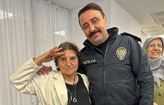 İzmir’de polisten huzurevine duygulandıran ziyaret