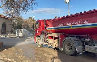İzmit Belediyesi ekipleri, sel bölgesinde aralıksız...