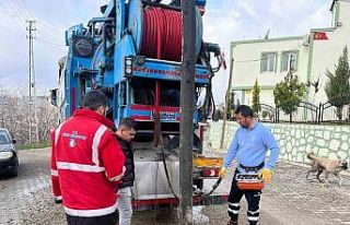 İzmit Belediyesi, selden etkilenen bölgelerde yaraları...