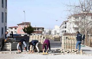İznik’te kilitli parke taşı çalışmaları devam...